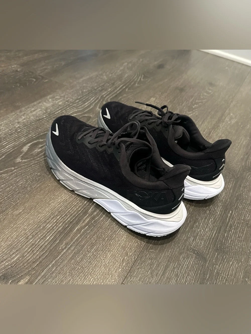 Hoka One One Arahi 6 woman Running athletic comfy sneakers US size 8.5B
